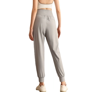 Pantaloni sportivi a vita alta grigio chiaro da donna con polsini a costine vista posteriore