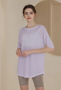 Detail of light purple loose yoga top with breathable Tencel fabric for fitness and running