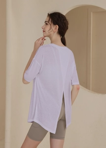 Detail of light purple sports top featuring a split back seam and breathable fabric design