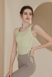 Détail du débardeur de sport jacquard vert clair avec cordons de serrage latéraux