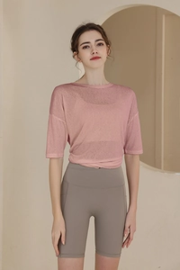 Detailed view of pink translucent gym top with front knot and high waist cycling shorts