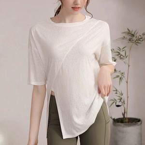 T-shirt de yoga blanc à séchage rapide avec ourlet asymétrique pour sport femme