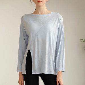 Haut de yoga en tencel bleu clair avec couture diagonale et manches longues respirantes