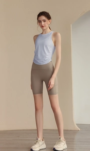 Close-up of slim-fit jacquard yoga vest with functional side pocket on biker shorts