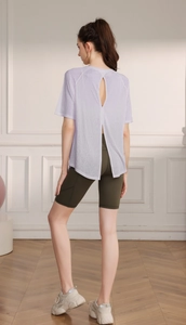 Detail of lavender yoga top featuring a breathable back slit and lightweight fabric