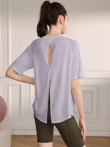 Women's back slit breathable lavender yoga t-shirt with high waist gym shorts set
