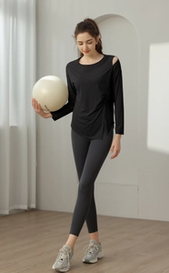 Women's emerald jacquard yoga top with breathable slit side and chic cutout detail