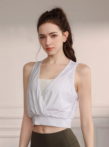 Detail of white V-neck jacquard sports vest with double-layer design and wide hem