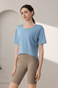 Detail of loose-fit camo workout t-shirt with side-pocket high-waisted gym shorts