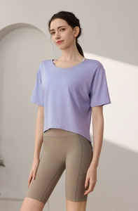 Detail of lavender round neck gym t-shirt with high waist olive green cycling shorts