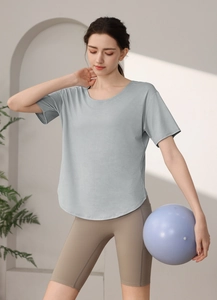Detail of loose-fit camouflage burnout workout t-shirt with curved hem and quick-dry fabric