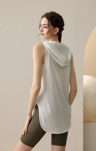 Detail of white loose-fit sleeveless workout hoodie featuring side slits and curved hemline
