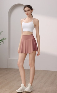 Détail de la jupe de tennis rose à taille haute avec short de sécurité intégré