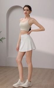 Damen Faltenrock für Tennis mit Nylon-Innenshorts und beigem Sport-BH-Set