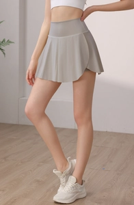 Détail de la jupe-short de sport à taille haute avec ourlet à volants pour tennis