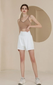 Ensemble short de sport blanc taille haute ample et brassière de sport côtelée marron