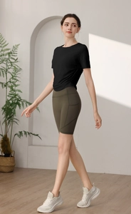 Détail du short cycliste vert à taille haute avec poche latérale pratique pour téléphone