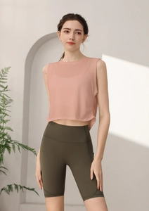 Top da yoga rosa senza maniche corto con pantaloncini fitness a vita alta verde oliva