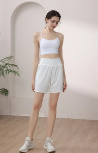 Détails du short de sport ample en nylon à taille haute avec ceinture gainante