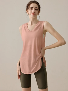 Women's loose hooded sports tank top with cycling shorts in coral pink and olive green
