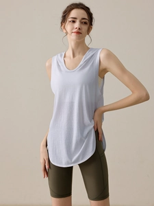Women's loose sleeveless hooded sports tank top with a curved hem in light blue for yoga