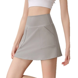 Gonna-pantalone sportiva grigio chiaro a vita alta con tasca laterale e vestibilità slim