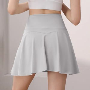 Gonna pantalone sportiva a pieghe grigio chiaro a vita alta con cucitura a cuore