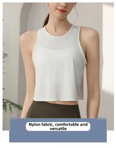 Détail du débardeur de sport blanc en nylon avec maille respirante à chevrons texturée