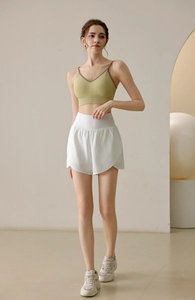 Women's high-waisted loose sports shorts and olive green vest set for running and yoga