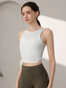 Weißes ärmelloses Yoga-Weste und olivgrüne Leggings mit hoher Taille für Damen