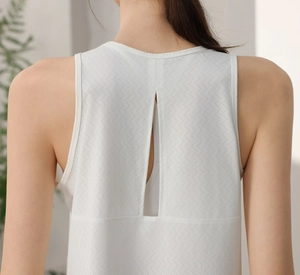 Débardeur de sport en nylon blanc avec maille respirante et détail fendu au dos