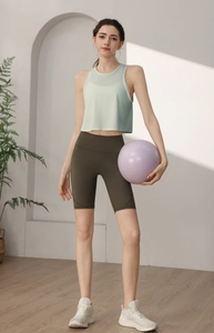 Débardeur de yoga en nylon vert clair et short de cyclisme taille haute olive pour le fitness