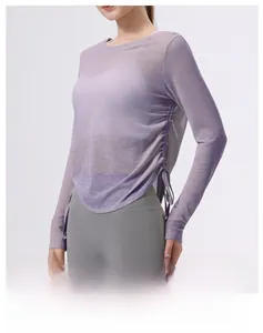 Detail von hellviolettem Mesh Yoga Top mit verstellbarem Kordelzug und transparentem Stoff
