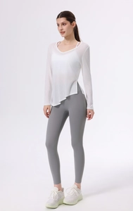Top sportivo in Lyocell da donna con scollo a V, spacchi laterali e tessuto a rete