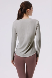Detail view of the back seams and curved hem on this gray slim-fit yoga top