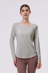 Close-up of seamless light grey long-sleeve yoga top with ergonomic raglan sleeves