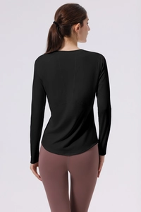Detail of high-elasticity fabric and arc-stitched back seam on black yoga top