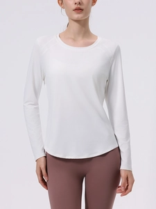 White long sleeve yoga shirt for women with raglan sleeves and curved hem for training