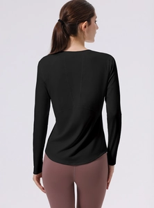 Slim fit black long sleeve yoga top with four-needle six-thread stitching and round neck
