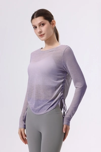 Detail eines hellvioletten Yoga-Überzugs mit Kordelzug und Mesh-Textur für Damen
