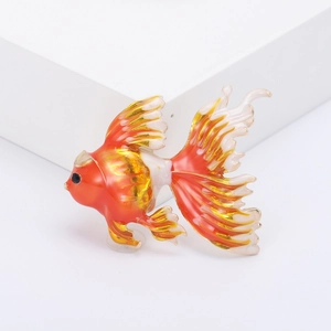 Élégante broche pendentif poisson rouge dorée avec émail orange et blanc éclatant