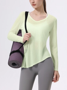 Top yoga da donna in Lyocell Tencel verde chiaro con scollo a V e leggings sportivi grigi