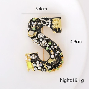 Broche lettre S élégante avec émail noir et strass colorés de taille 3,4 par 4,9cm