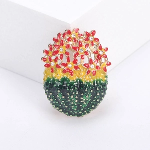 Broche cactus créative en émail avec fleurs rouges et strass sur support blanc
