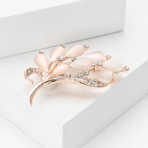 Eleganter roségoldener Brosche mit Strasssteinen und Opal-Look für Damen