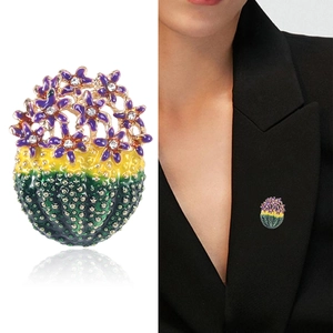 Broche fleur de cactus à la mode avec émail violet et strass blancs brillants