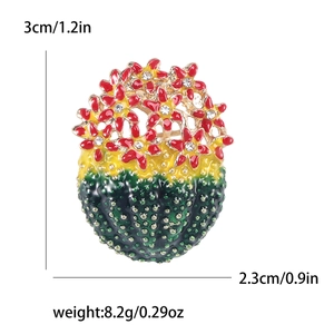 Broche cactus mignonne avec fleurs rouges et strass en émail doré et vert forêt