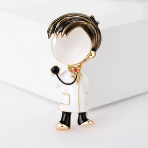 Broche en Alliage Émail Docteur Dessin Animé Avec Pierre Œil de Chat Épingles Professionnelles Médicales Femme Bijoux