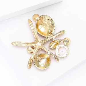 Broche en alliage étoile de mer et coquillage doré avec design émail sur le thème marin