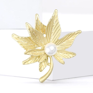 Eleganter Ahornblatt-Brosche aus Gold mit Perle für Damenbekleidung Dekoration
